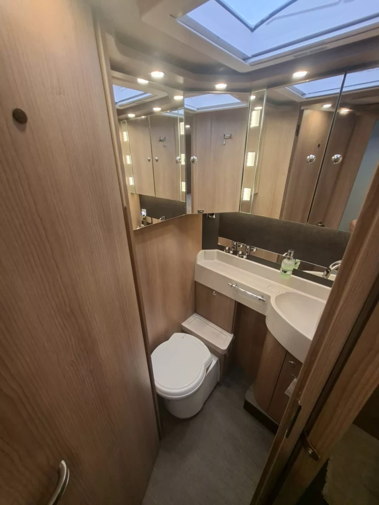 WhatsApp Image 2025-10-24 at 18.50.23 (2)